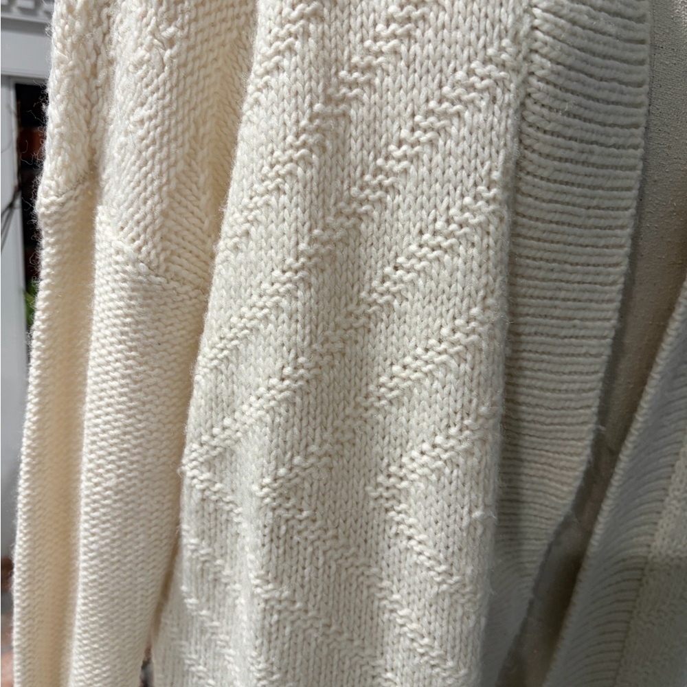 Hollister Cream Women's Cardigan. Size M - Picture 2 of 4